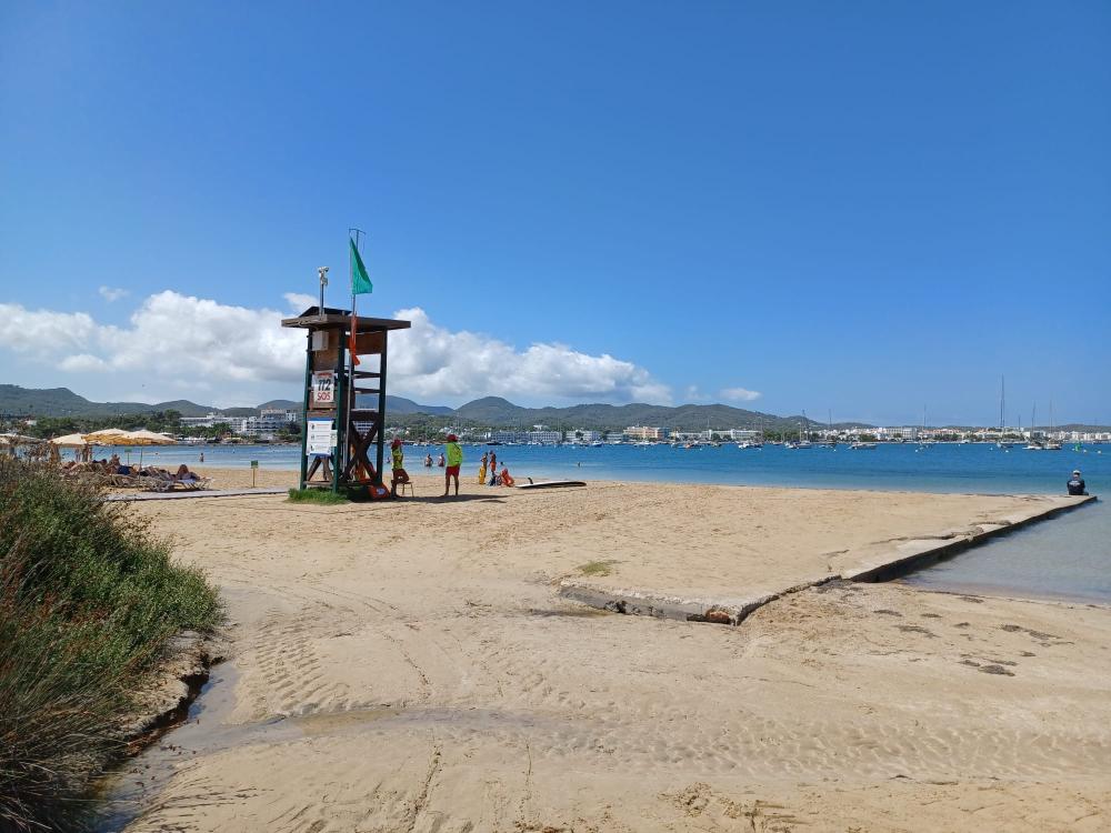  Imagen Bandera verde en las playas de s'Arenal y Caló des Moro