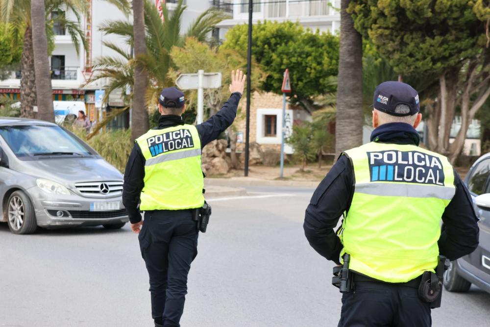  Imatge La Policia Local de Sant Antoni reforça la seguretat viària amb controls sobre l’ús del cinturó de seguretat i els sistemes de retenció infantil