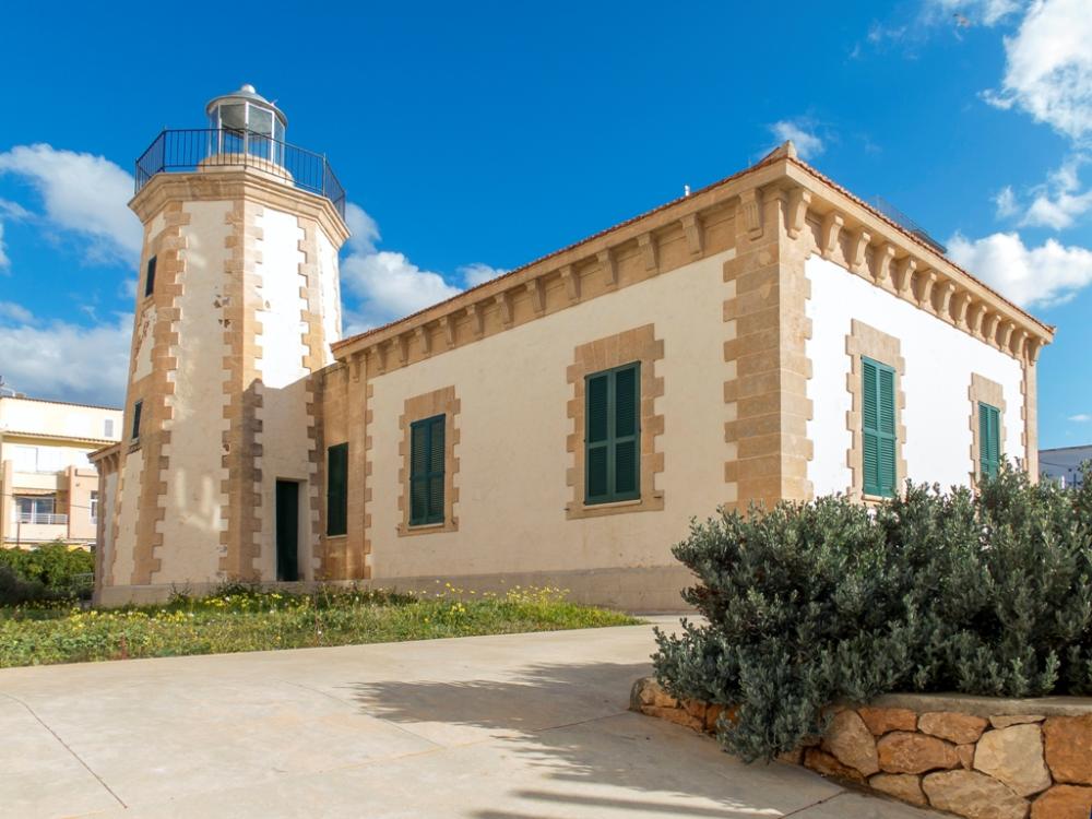  Imagen L’APB i l’Ajuntament de Sant Antoni impulsen l’ús cultural del far de Coves Blanques