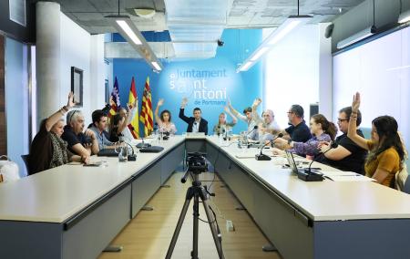Sant Antoni aprova per unanimitat en un ple extraordinari l’expedient de contractació del projecte de les obres del bulevard del carrer Vara de Rey
