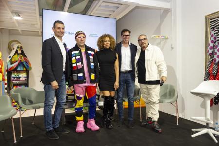 L'Ajuntament de Sant Antoni de Portmany i Okuda San Miguel presenten en el marc de Fitur la seua nova intervenció artística per revitalitzar la zona del West End